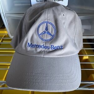 Mercedes hat